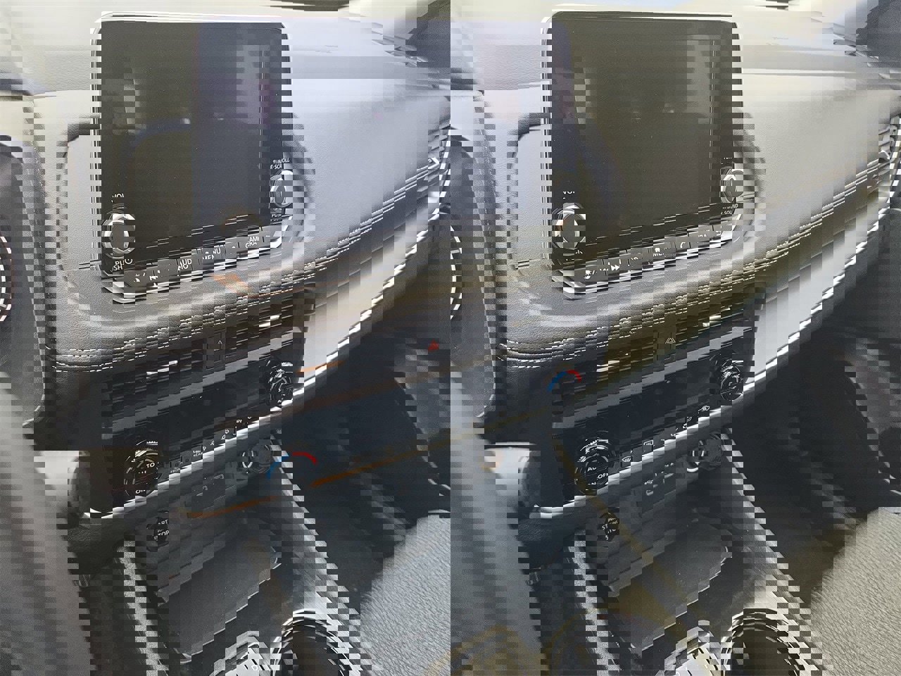 Used 2025 Nissan Rogue SV image 9