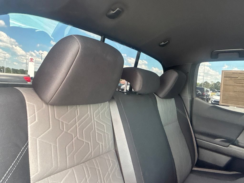 Used 2022 Toyota Tacoma TRD Off-Road AWD/4WD image 28