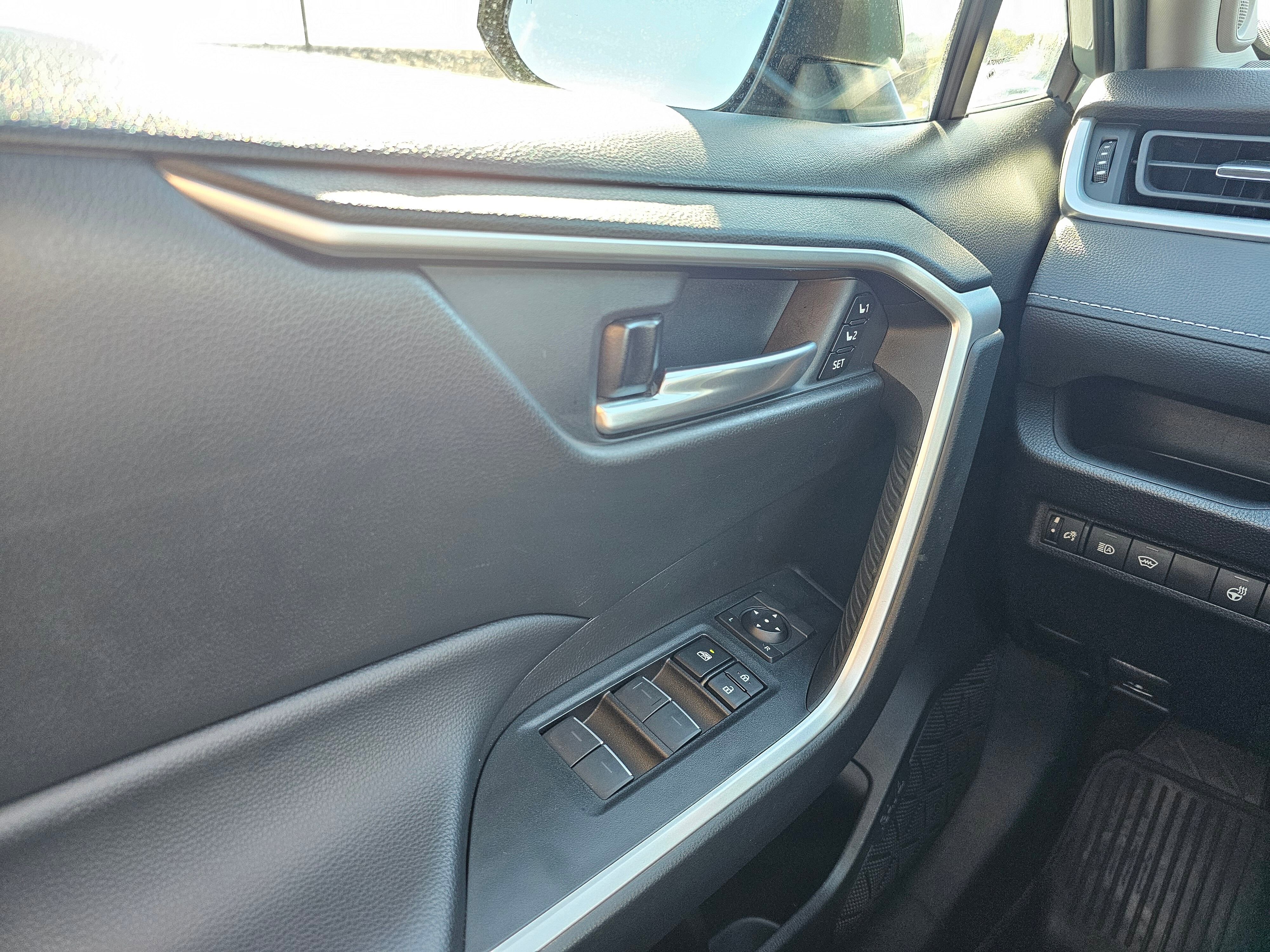 Used 2023 Toyota RAV4 XLE Premium image 29