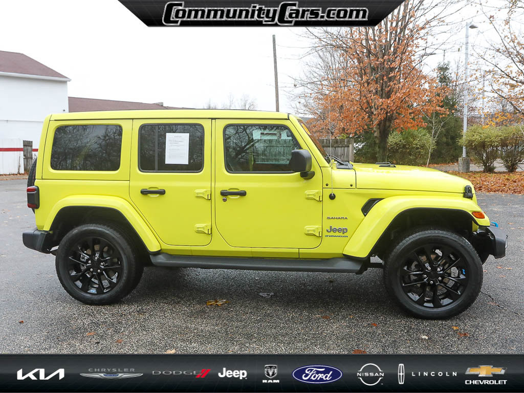 Used 2023 Jeep Wrangler Sahara w/ Cold Weather Group image 8