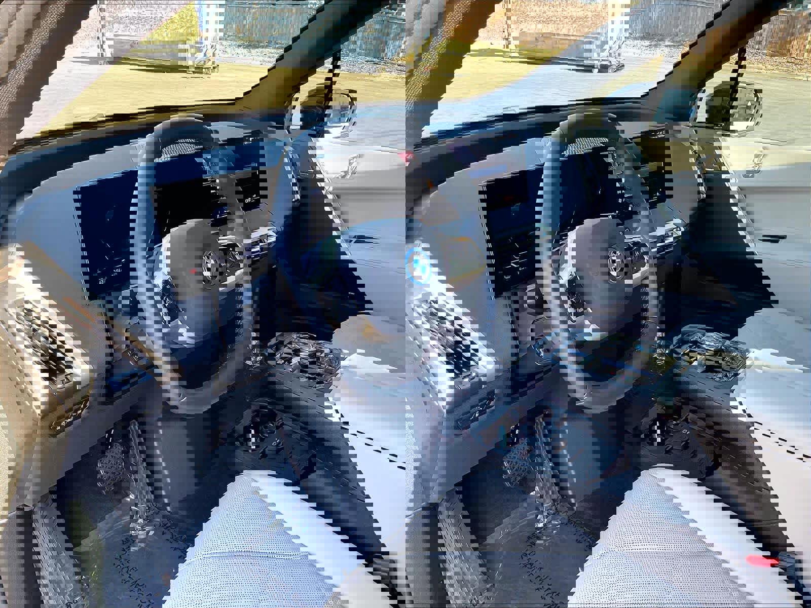 Used 2025 BMW iX xDrive50 w/ Convenience Package image 16