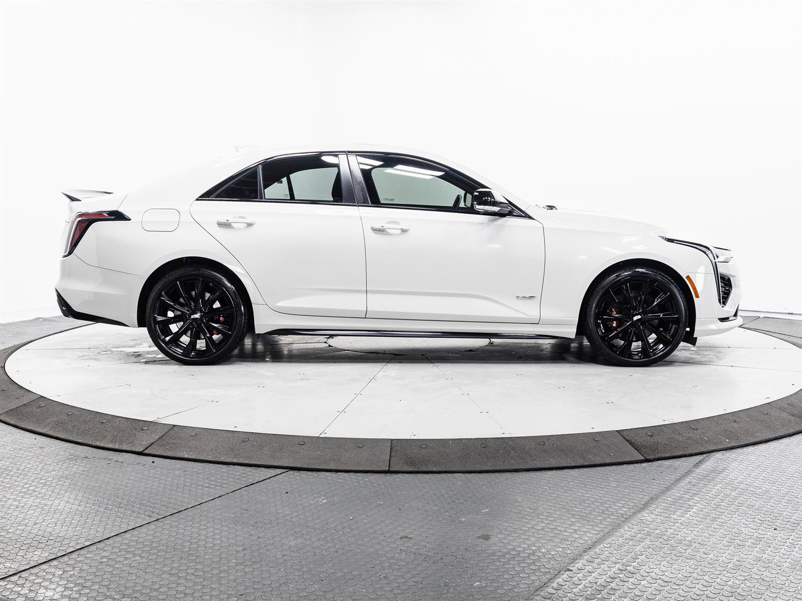 Used 2022 Cadillac CT4 V w/ LPO, ONYX Package image 12