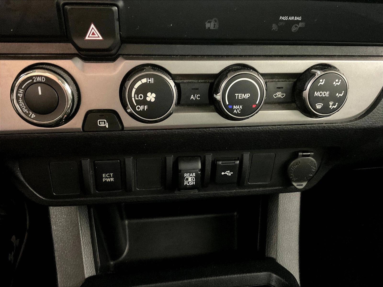 Used 2020 Toyota Tacoma SR5 AWD/4WD image 17
