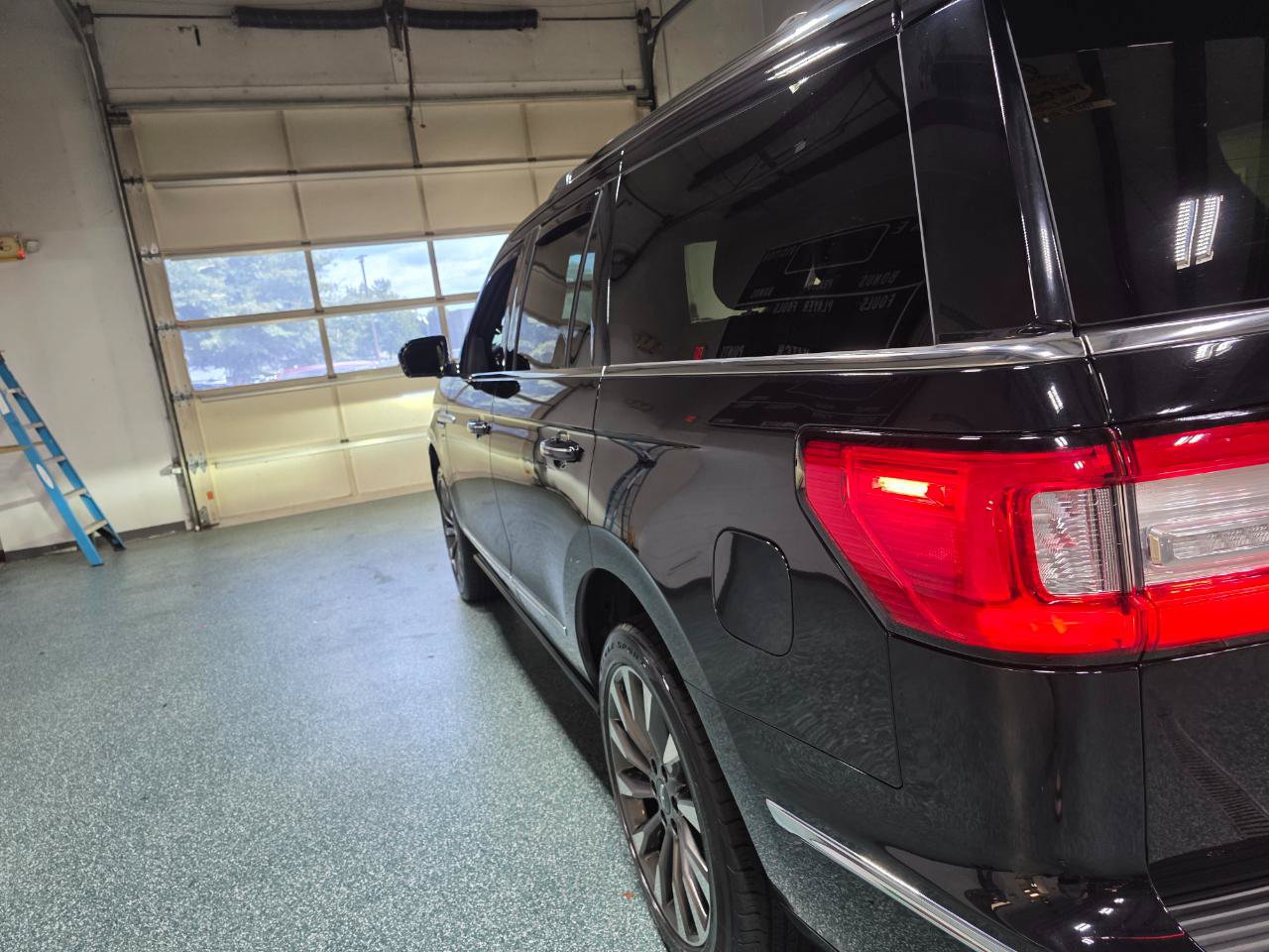 Used 2021 Lincoln Navigator Reserve w/ Luxury Package AWD/4WD image 10
