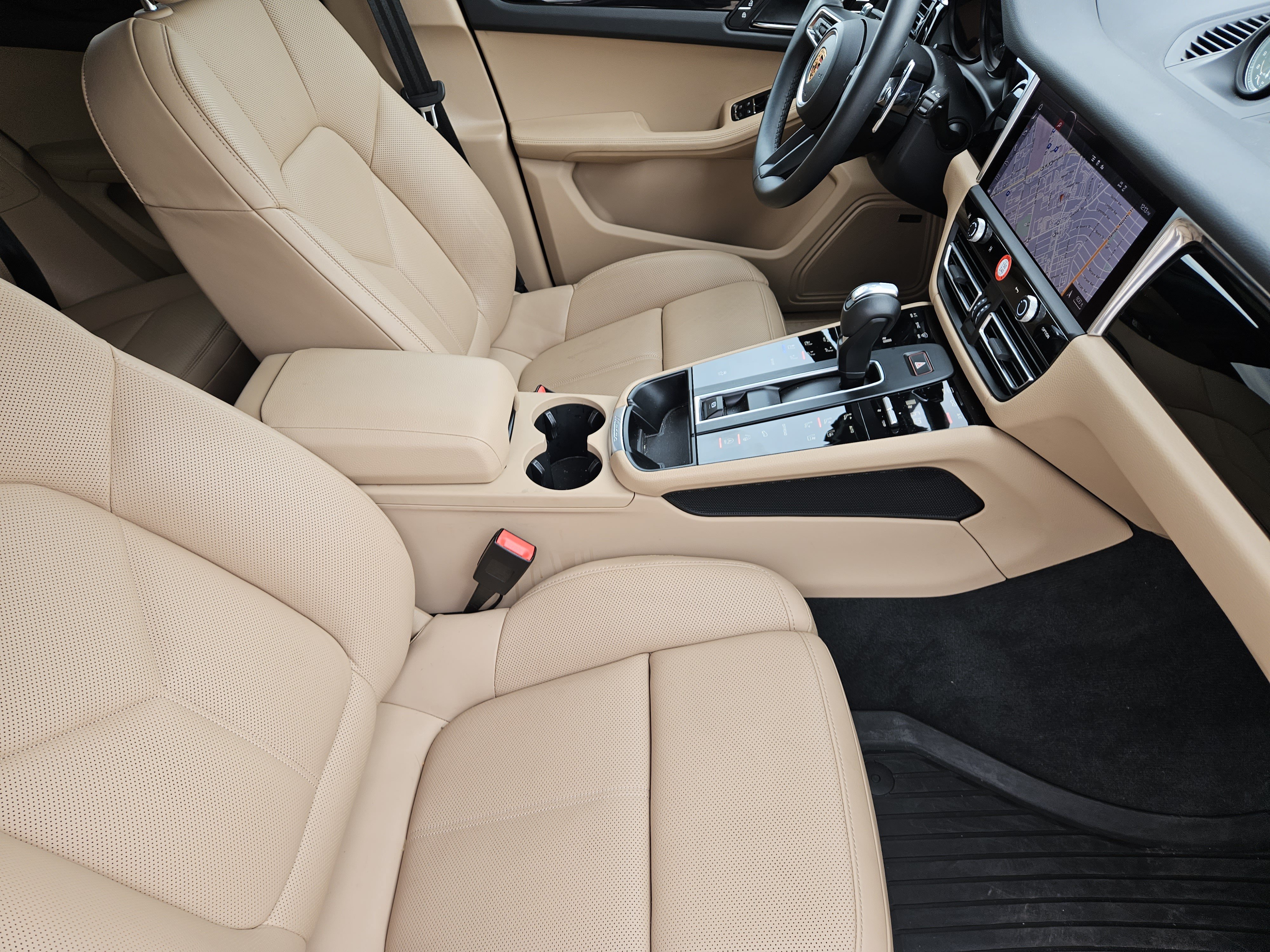Certified 2026 Porsche Macan AWD/4WD image 15