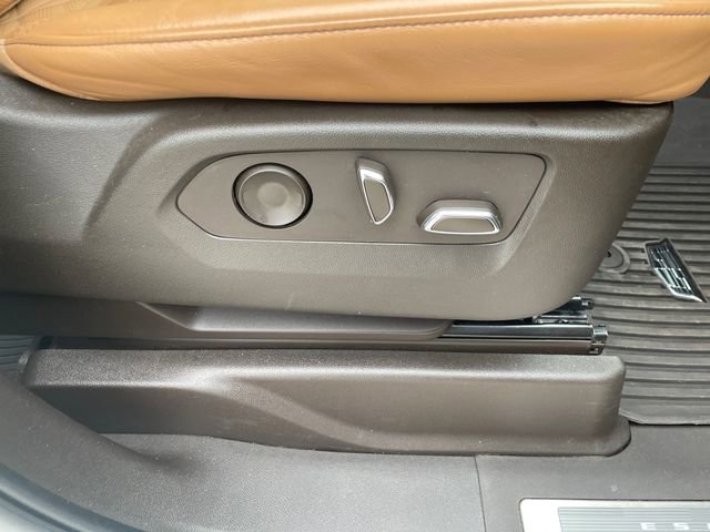 Used 2023 Cadillac Escalade Premium Luxury image 47