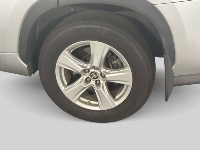 Used 2020 Toyota Highlander LE AWD/4WD image 10