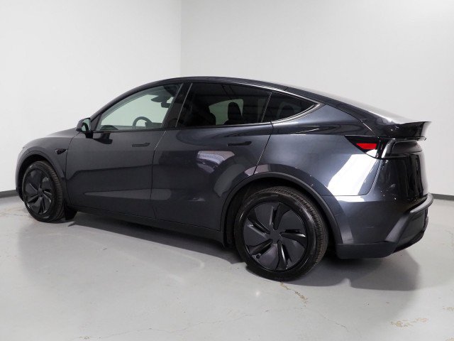 Used 2026 Tesla Model Y Long Range RWD image 9