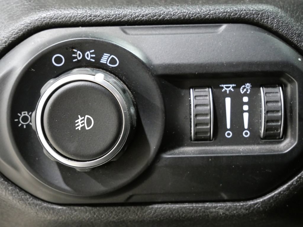 Used 2018 Jeep Wrangler Unlimited Sport image 15