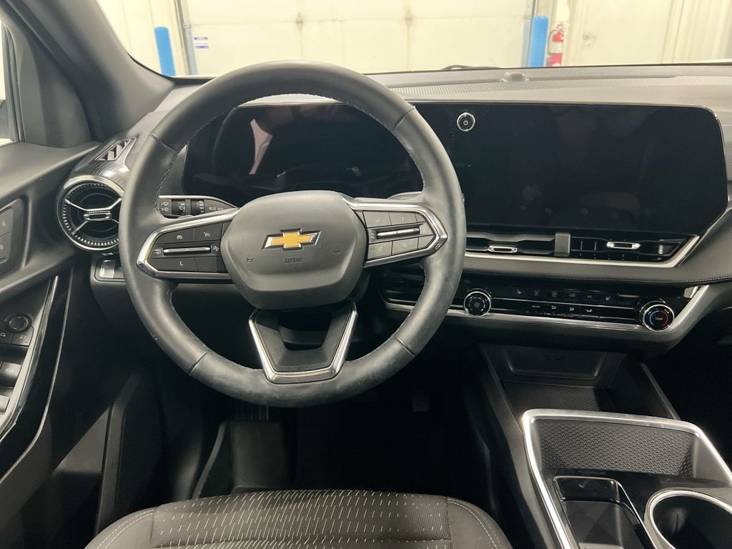 Used 2025 Chevrolet Equinox LT w/ Safety and Technology Package FWD image 11