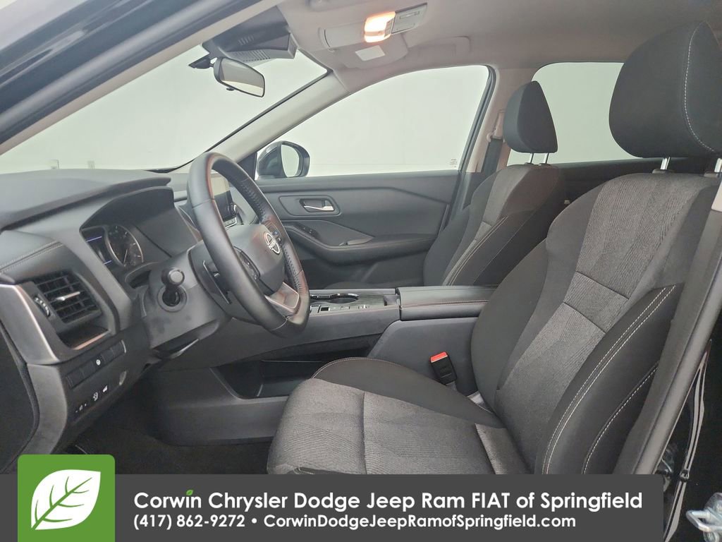 Used 2025 Nissan Rogue SV image 19