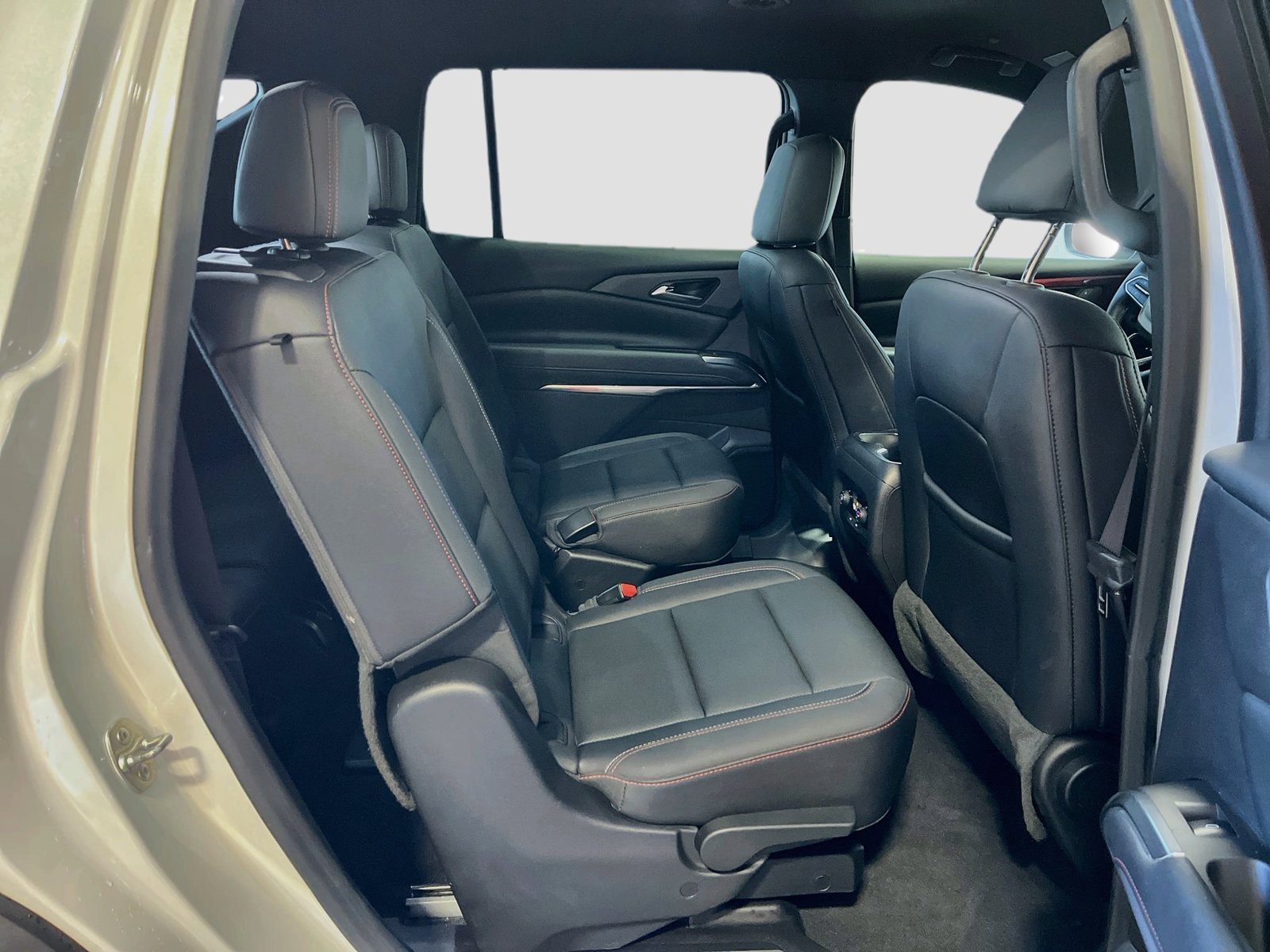Used 2025 Chevrolet Traverse Z71 w/ LPO, Floor Liner Package AWD/4WD image 28