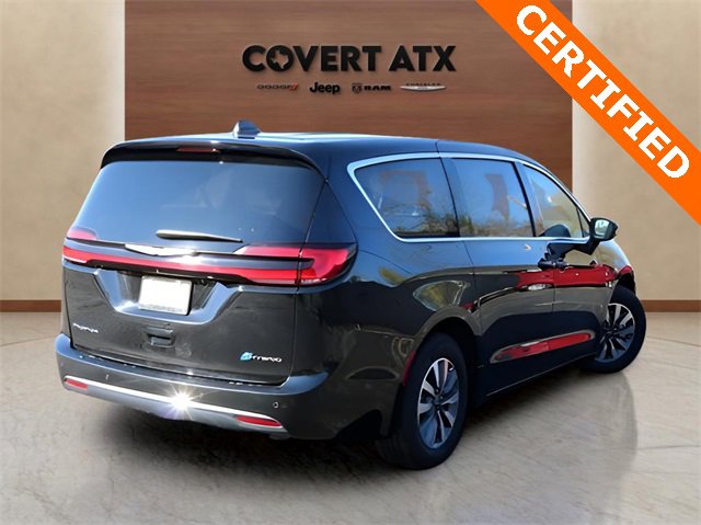 Used 2024 Chrysler Pacifica Select image 5