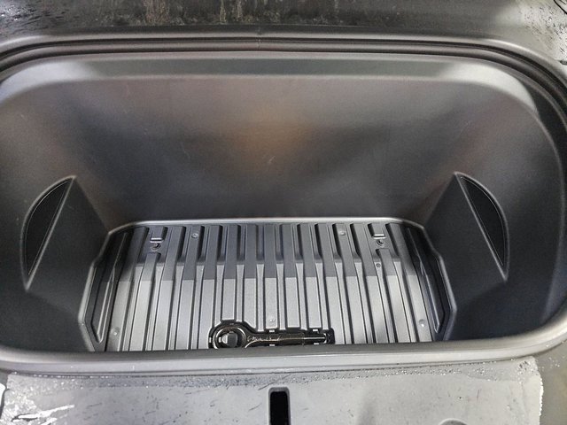 Used 2022 Tesla Model Y Long Range image 9