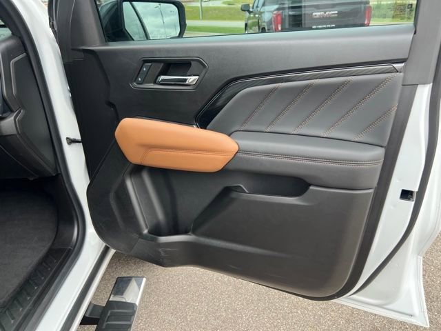 Used 2024 GMC Canyon AT4 w/ AT4 Premium Package AWD/4WD image 13