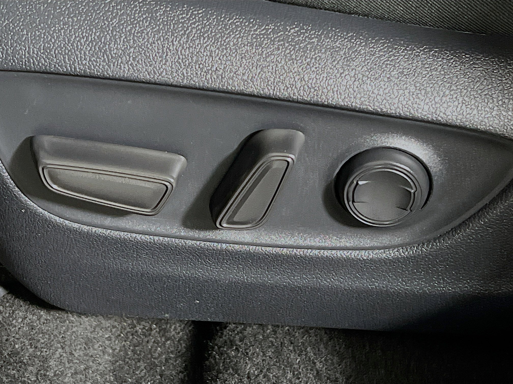Used 2025 Toyota RAV4 XLE image 16