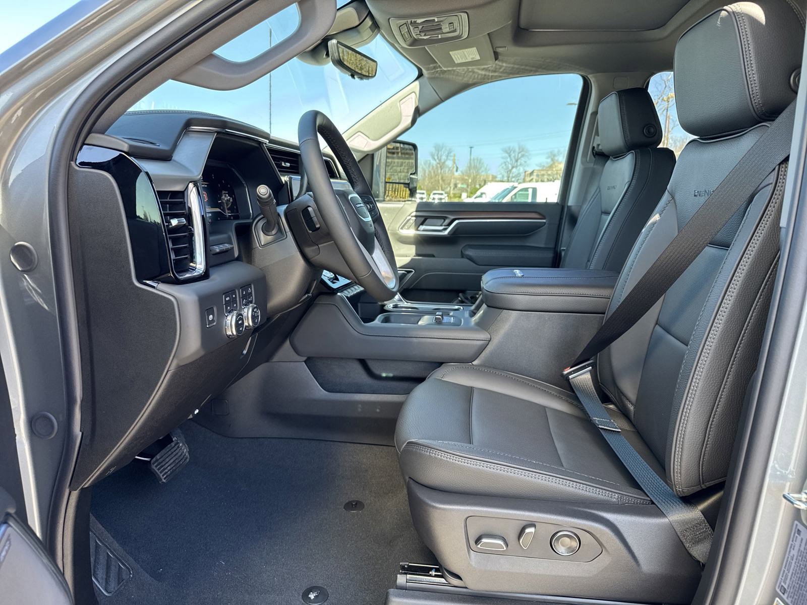 New 2025 GMC Sierra 2500 Denali w/ Denali Reserve Package image 16