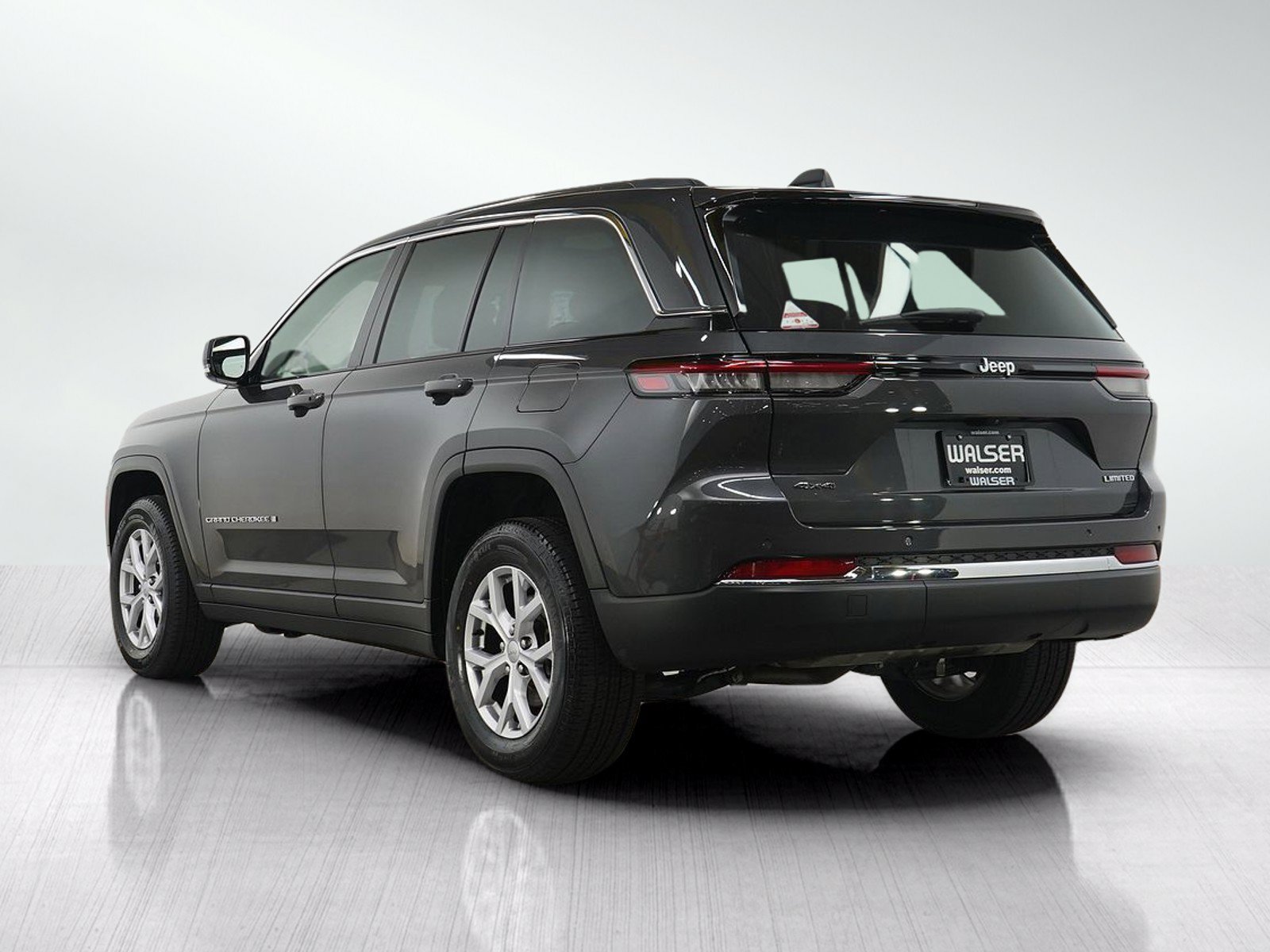 Used 2022 Jeep Grand Cherokee Limited AWD/4WD image 3