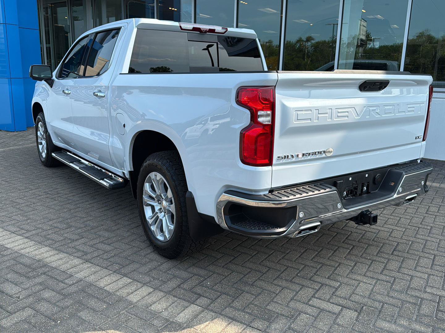 Used 2026 Chevrolet Silverado 1500 LTZ w/ LTZ Premium Package AWD/4WD image 3