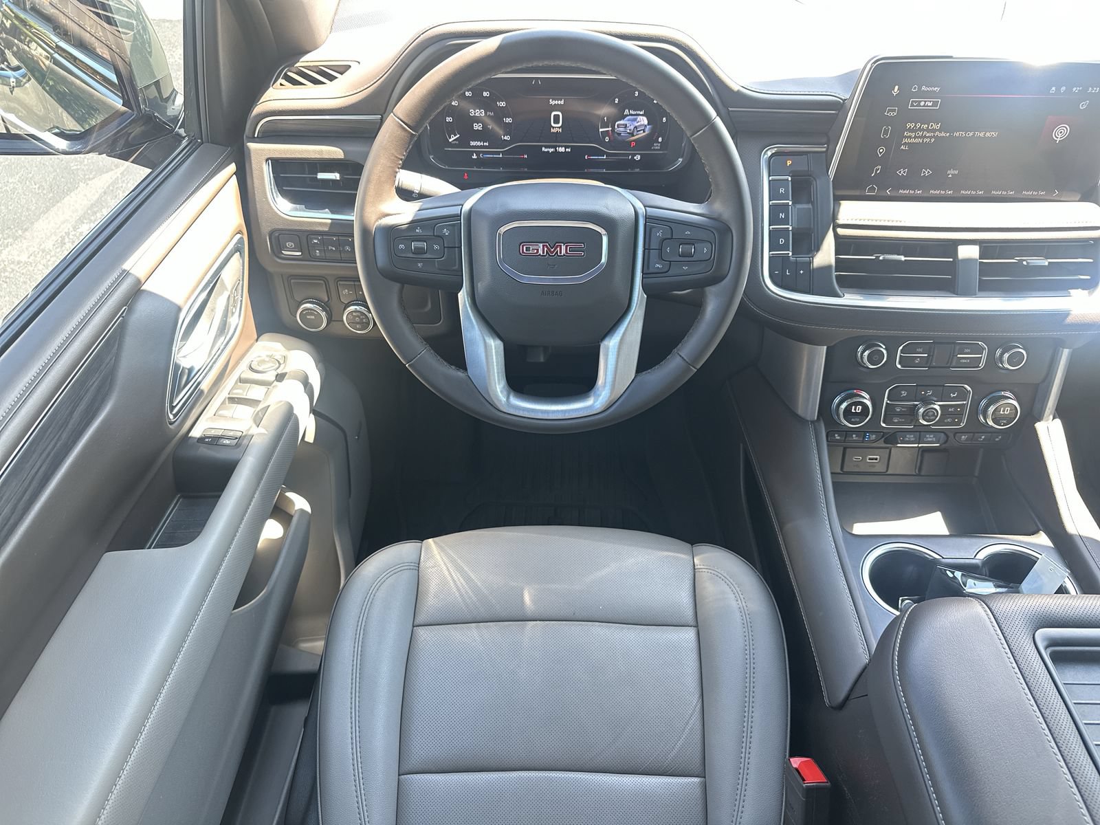 Used 2024 GMC Yukon XL SLT RWD image 17