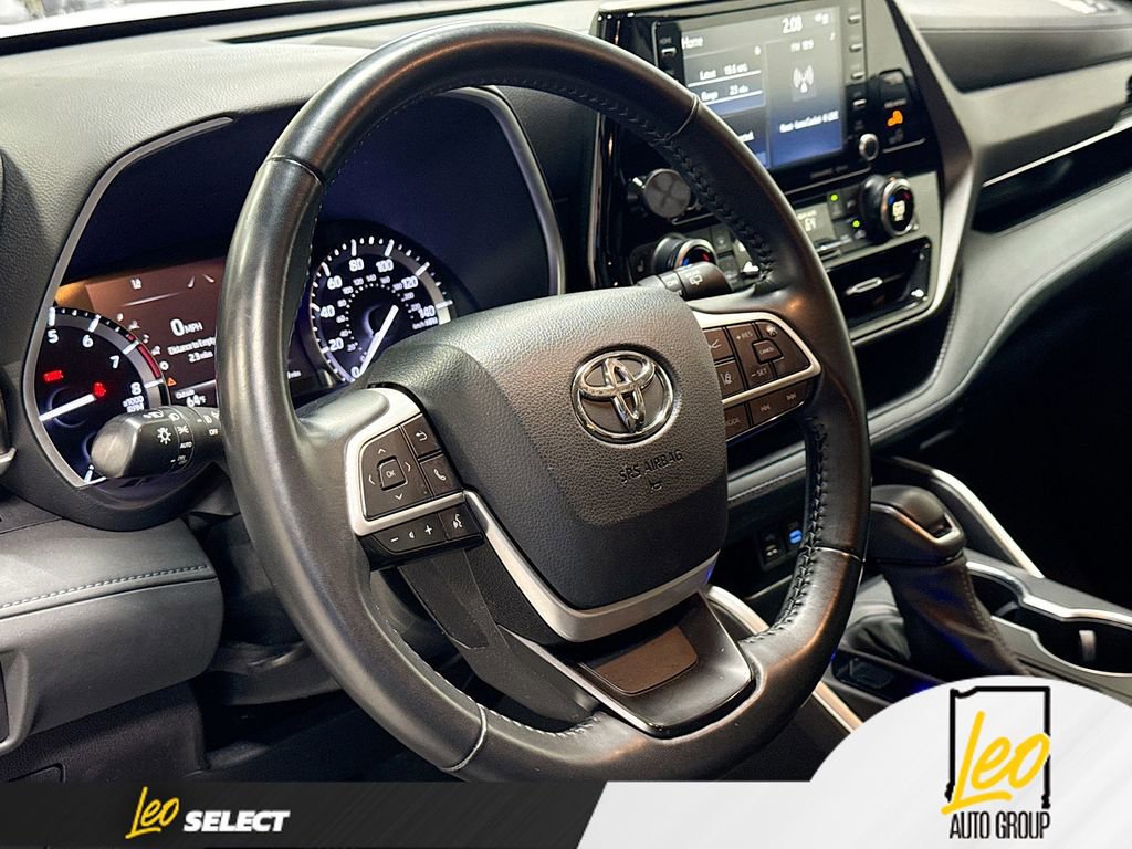 Used 2022 Toyota Highlander XLE image 11