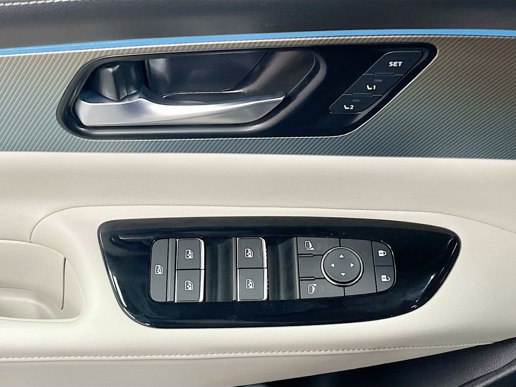 Used 2025 Nissan Murano SL image 18