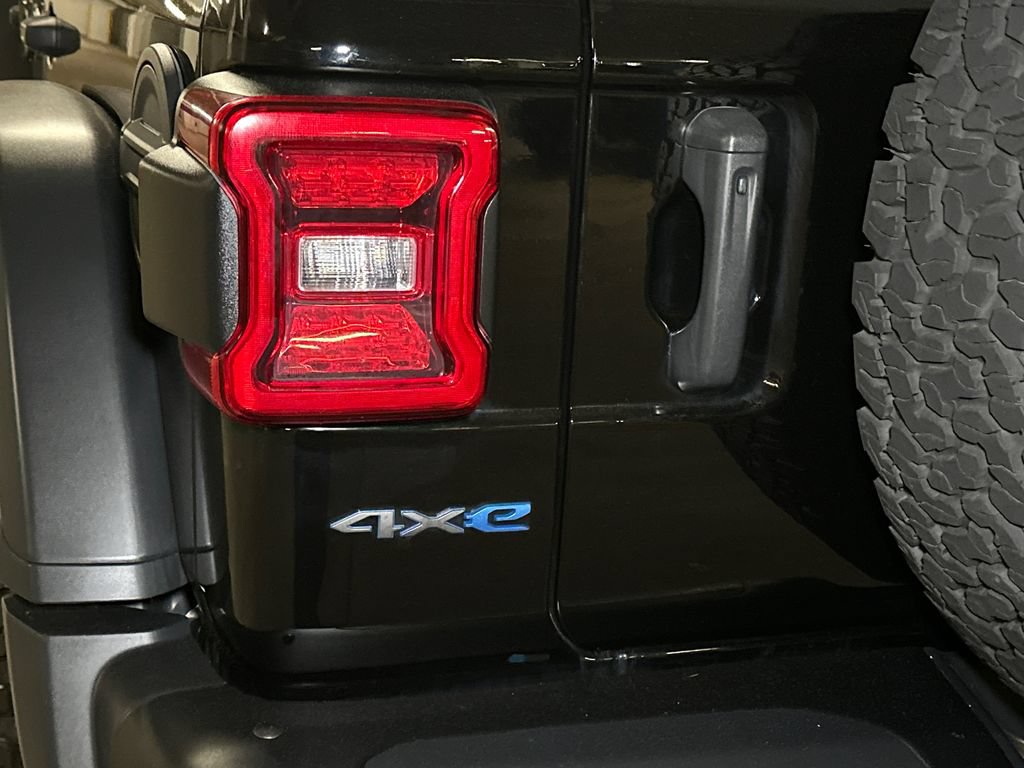 Used 2023 Jeep Wrangler Unlimited Rubicon 4xe w/ Steel Bumper Group AWD/4WD image 5