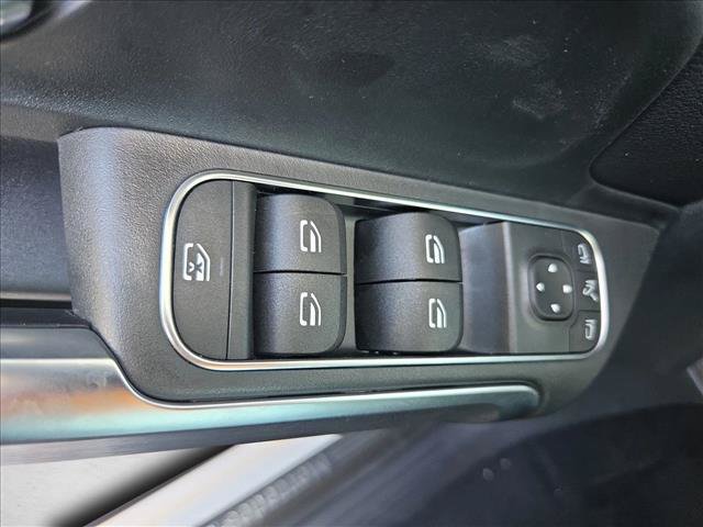 New 2026 Mercedes-Benz GLB 250 image 2