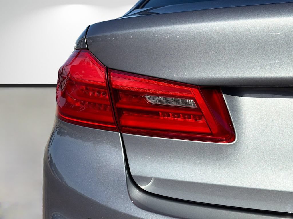 Used 2019 BMW 530i w/ M Sport Package RWD image 10