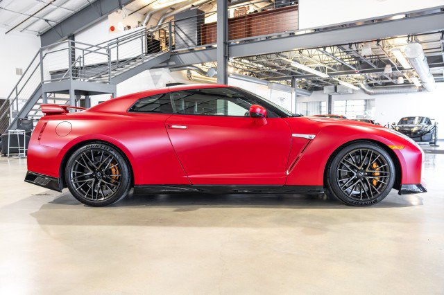 Used 2023 Nissan GT-R Premium w/ Premium Interior Package AWD/4WD image 7