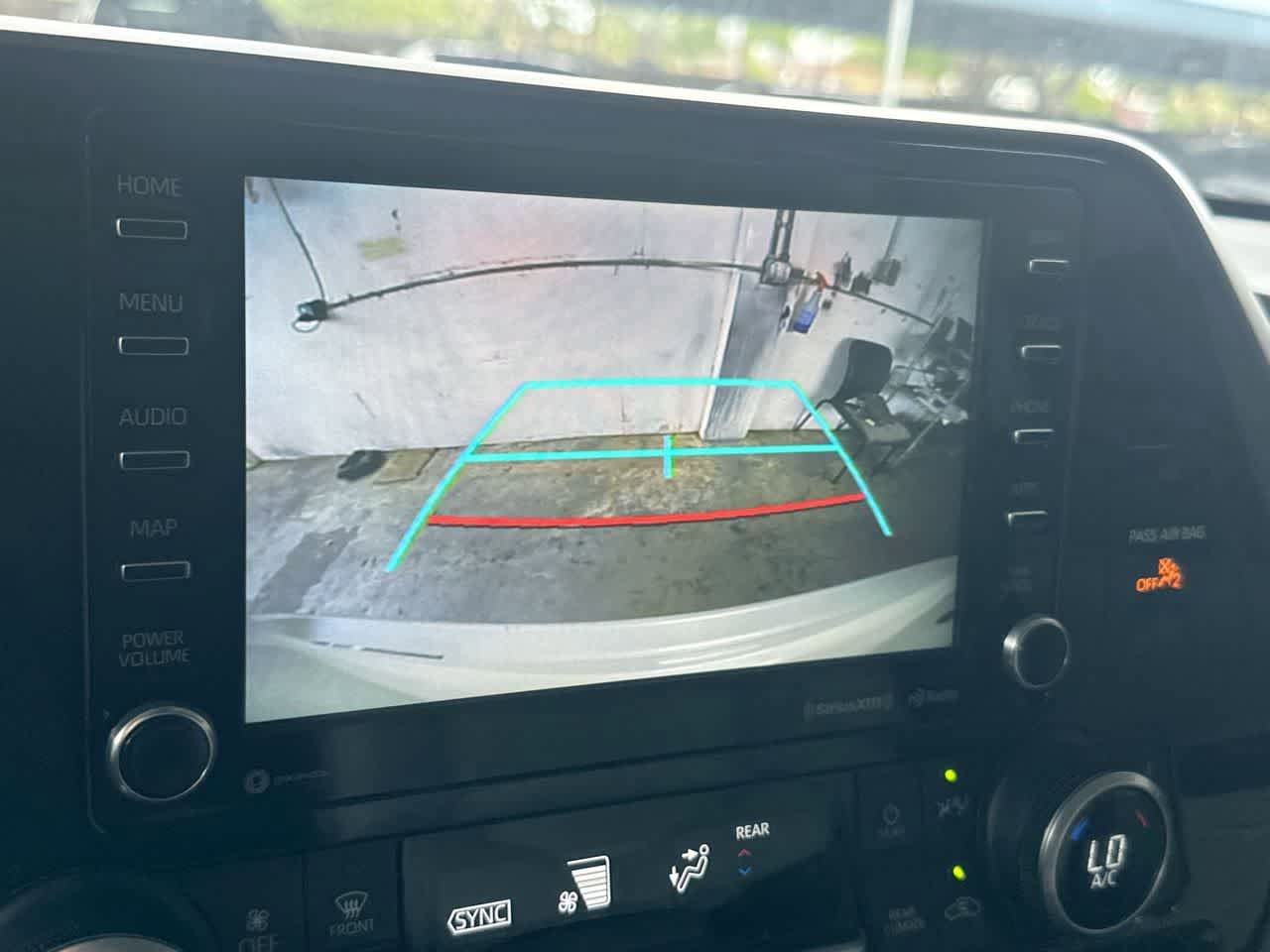Used 2021 Toyota Highlander XLE FWD image 19