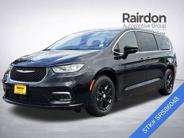 Used 2025 Chrysler Pacifica Select FWD image 3