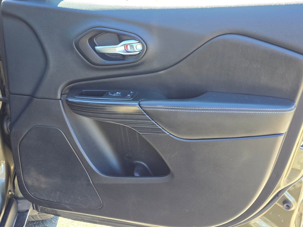 Used 2014 Jeep Cherokee Limited w/ Technology Group image 20