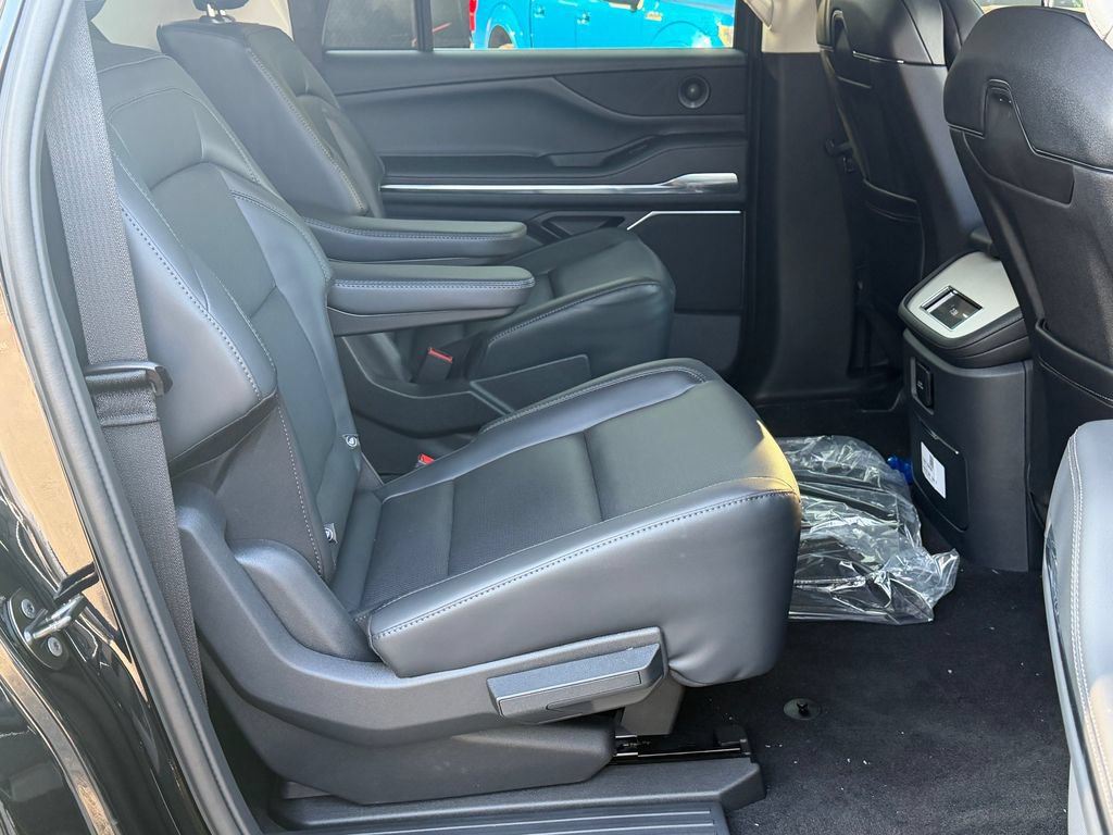 New 2027 Lincoln Navigator L Premier AWD/4WD image 17