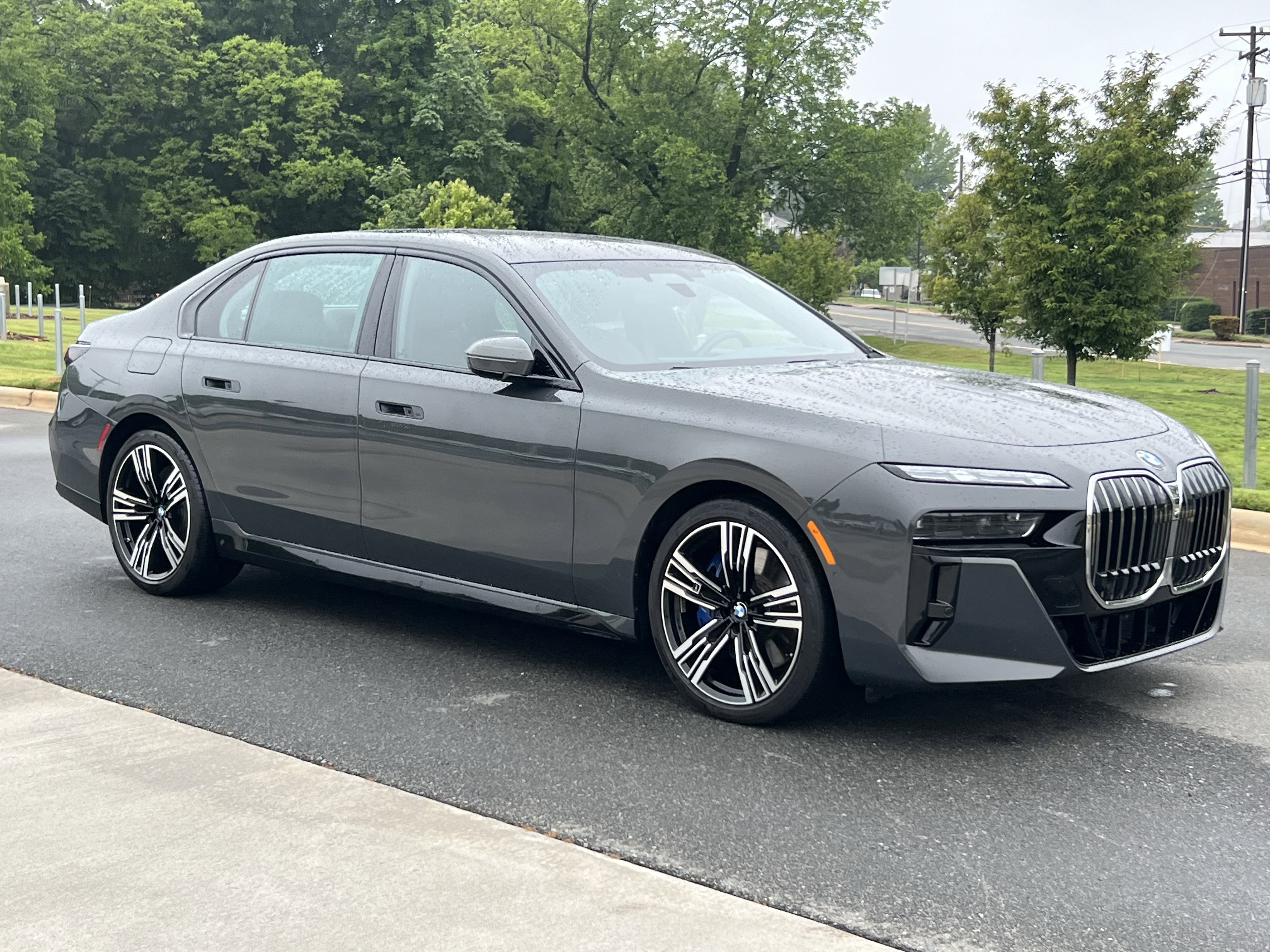 Used 2024 BMW 760i xDrive w/ Executive Package AWD/4WD video 1