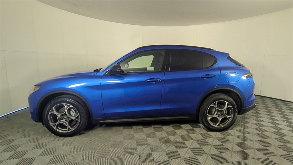 New 2025 Alfa Romeo Stelvio Sprint image 7