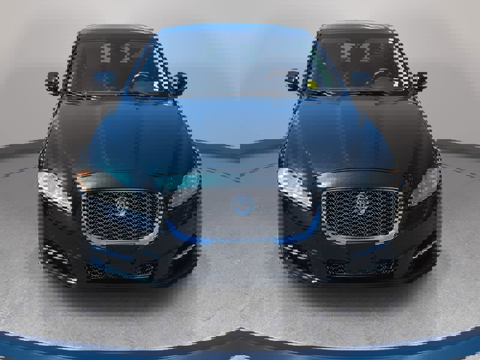 Used 2013 Jaguar XJ image 2