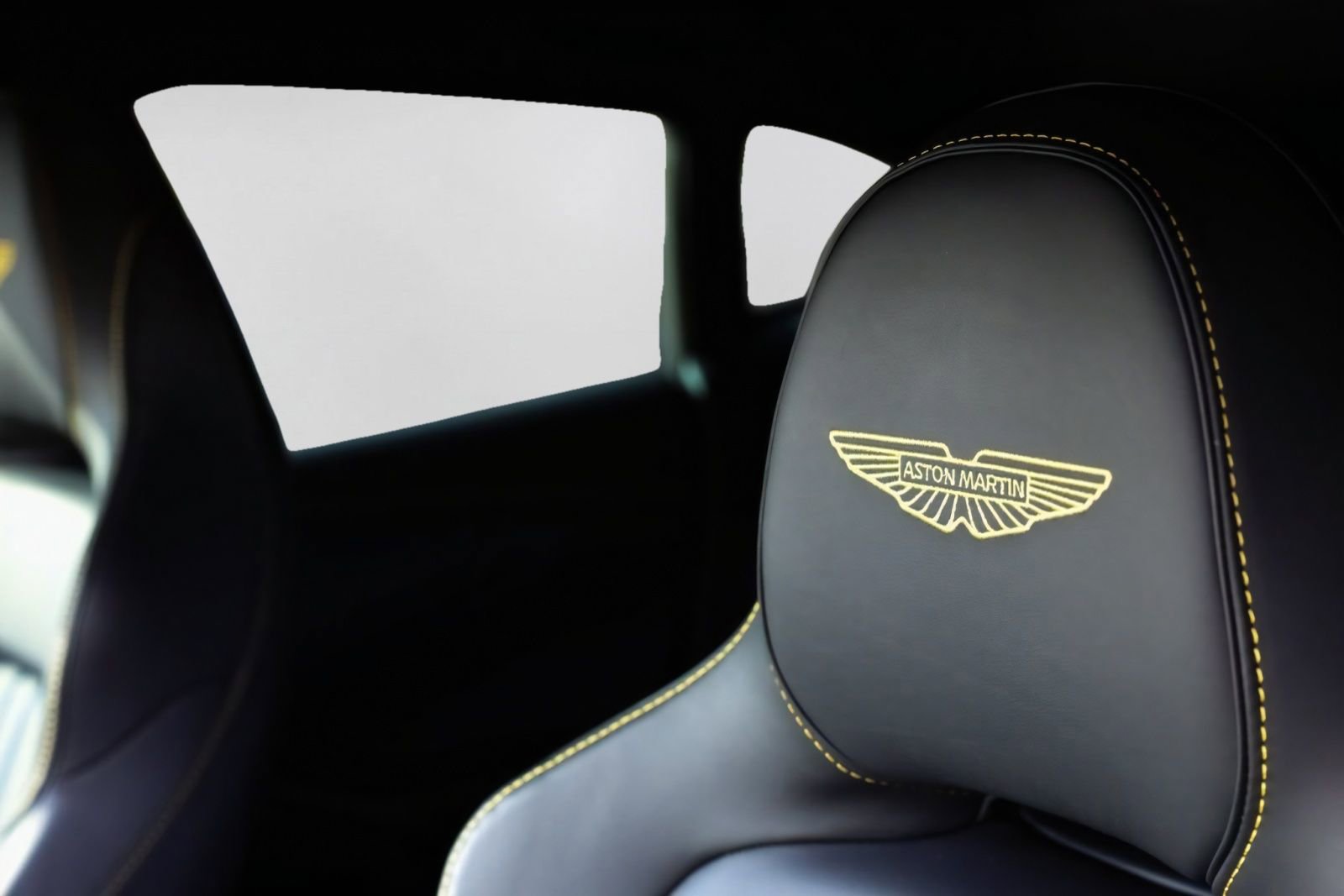 Used 2025 Aston Martin DBX 707 image 15