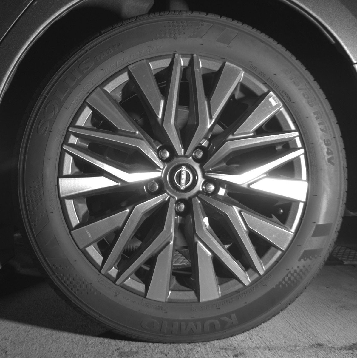 Used 2025 Nissan Altima 2.5 SV FWD image 14
