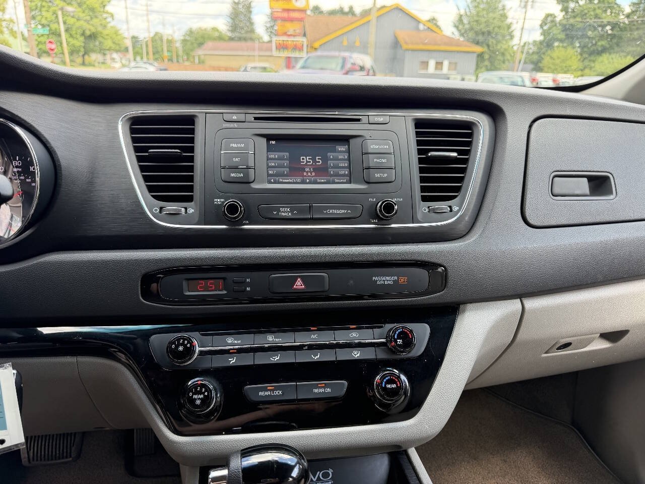 Used 2016 Kia Sedona LX w/ Option Group 020 FWD image 16