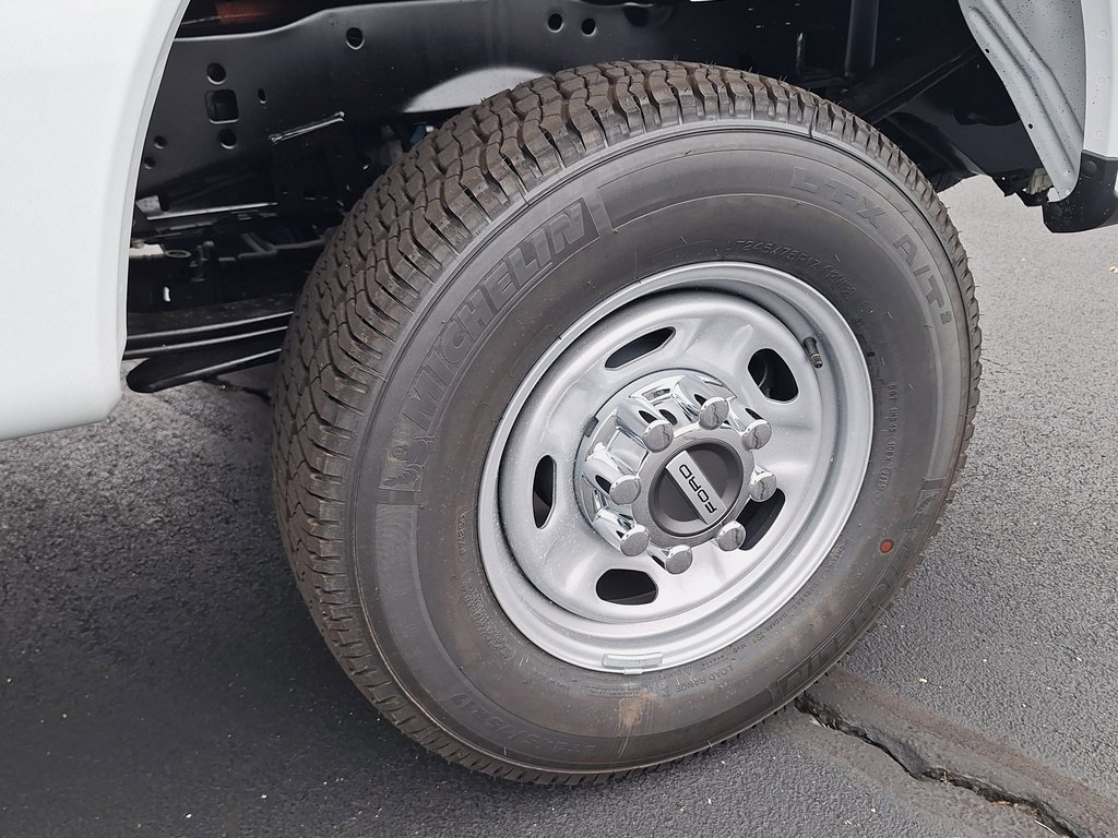 New 2026 Ford F250 XL w/ XL Chrome Package image 27