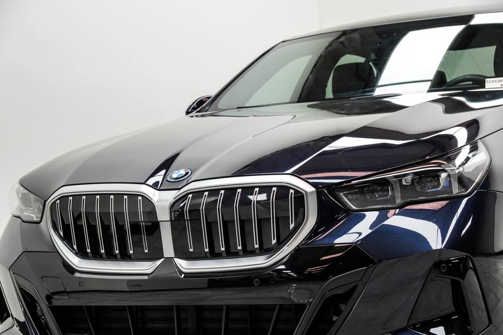 Used 2026 BMW 550e xDrive image 2