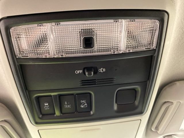 Used 2018 Toyota 4Runner SR5 AWD/4WD image 22