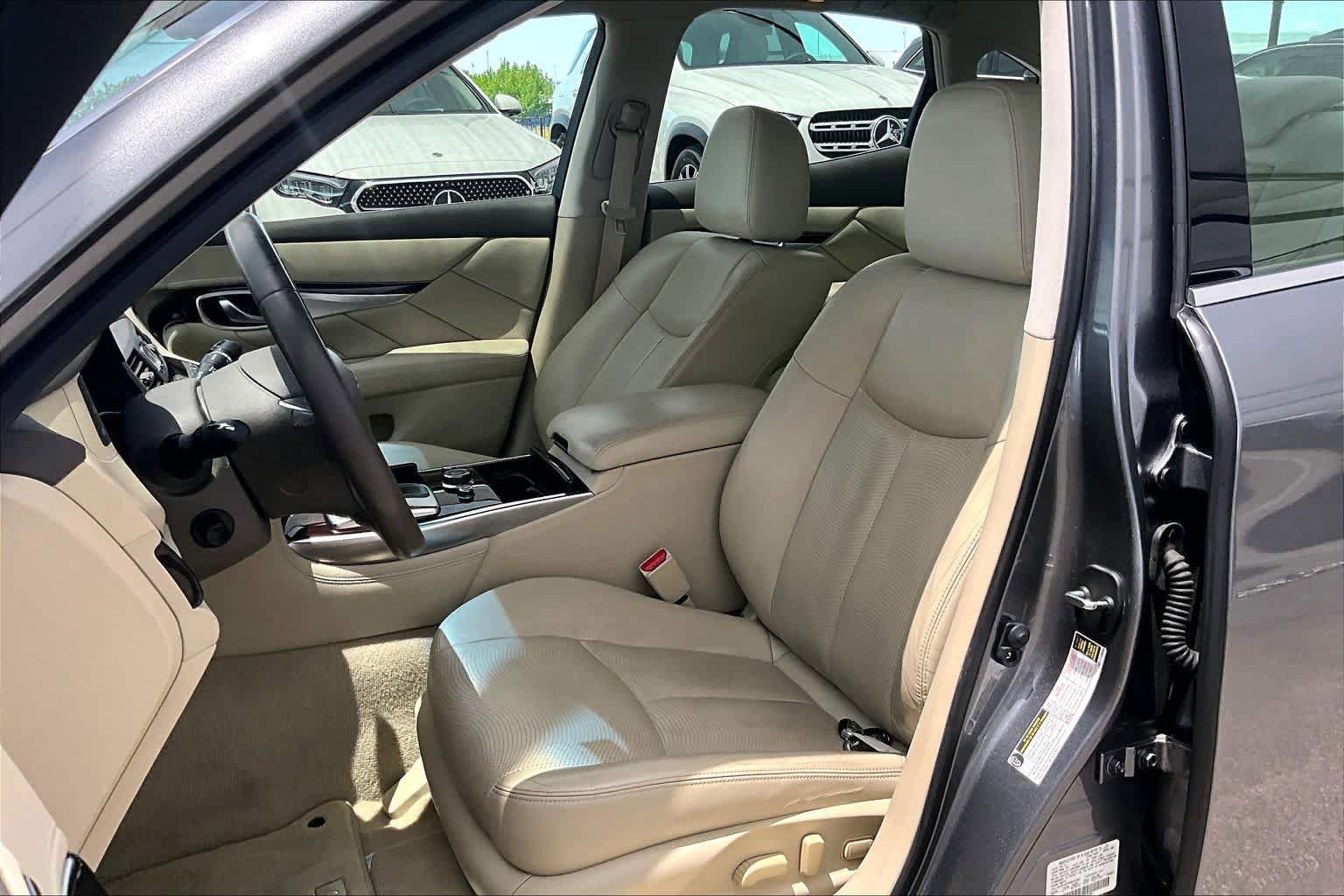 Used 2015 INFINITI Q70 3.7 RWD image 8