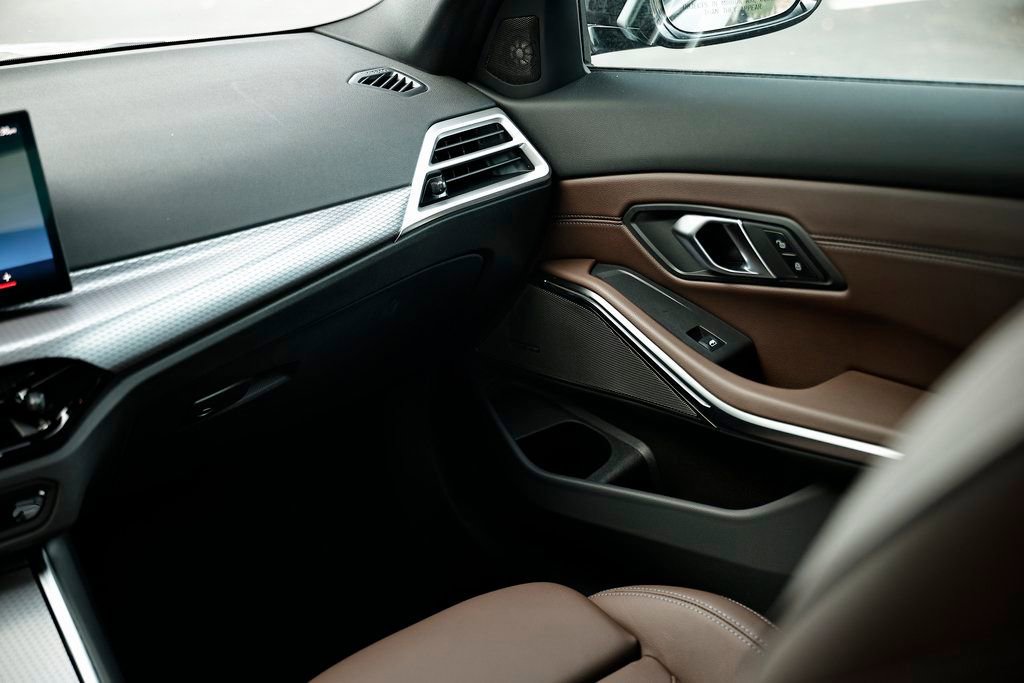 Used 2026 BMW 330i Sedan w/ M Sport Package image 28