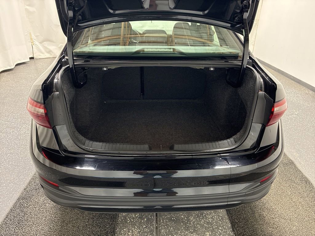 Used 2025 Volkswagen Jetta Sport image 6