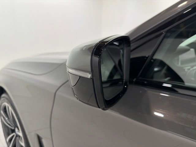 Used 2020 BMW 750i xDrive w/ Executive Package AWD/4WD image 9