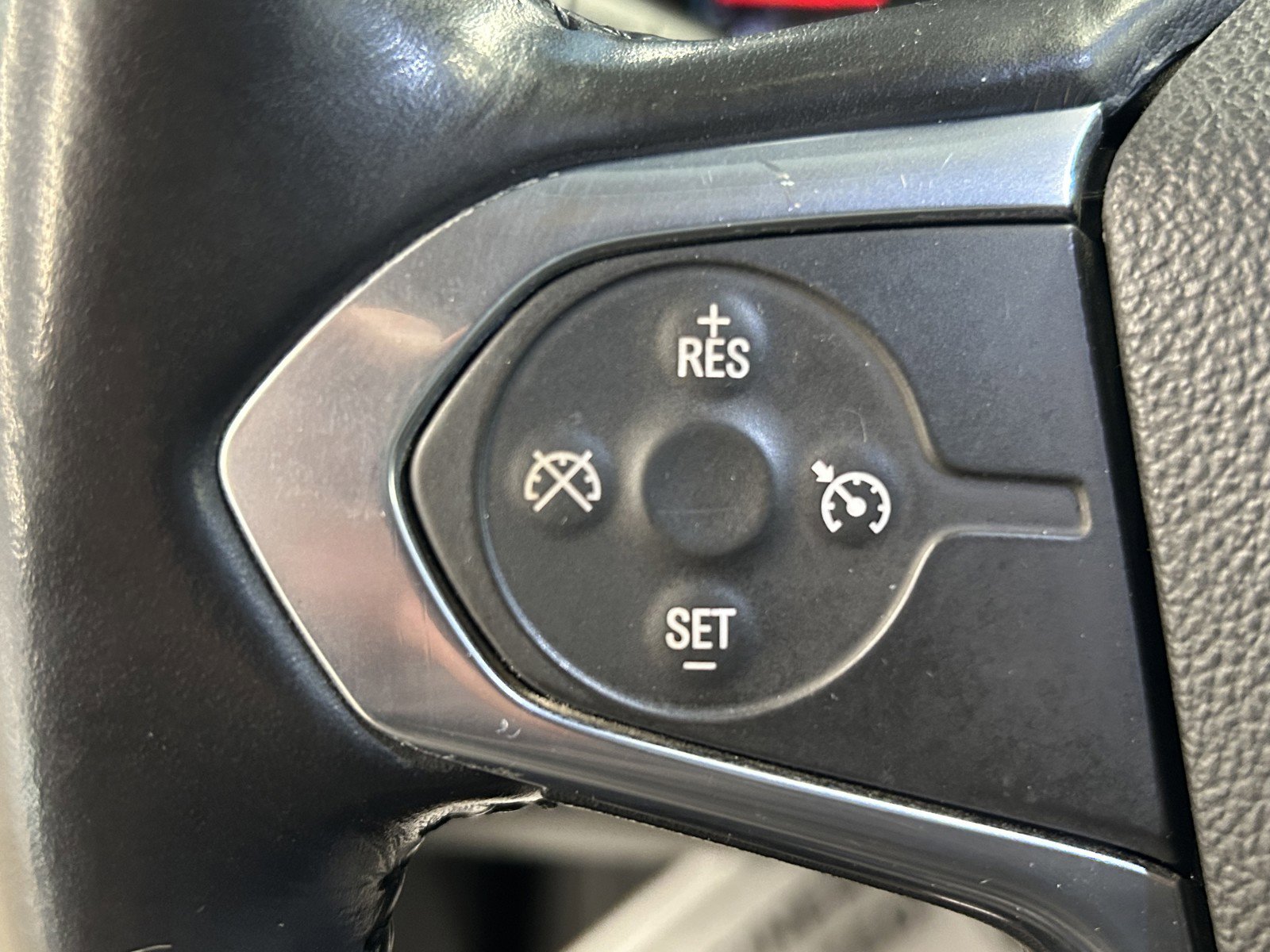 Used 2020 Chevrolet Traverse LT image 23