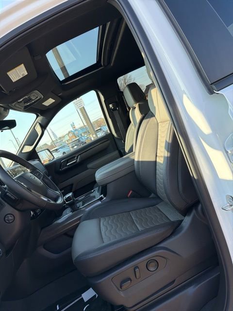 Used 2025 Chevrolet Silverado 1500 ZR2 w/ Technology Package image 14