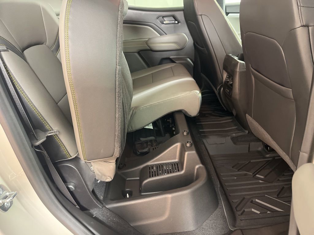New 2026 Chevrolet Colorado ZR2 w/ Technology Package AWD/4WD image 19